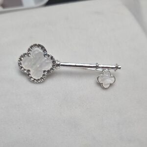 Women's White Silver Clover Key Rhinestone Brooch Style Pin Elegant Unique NWOT